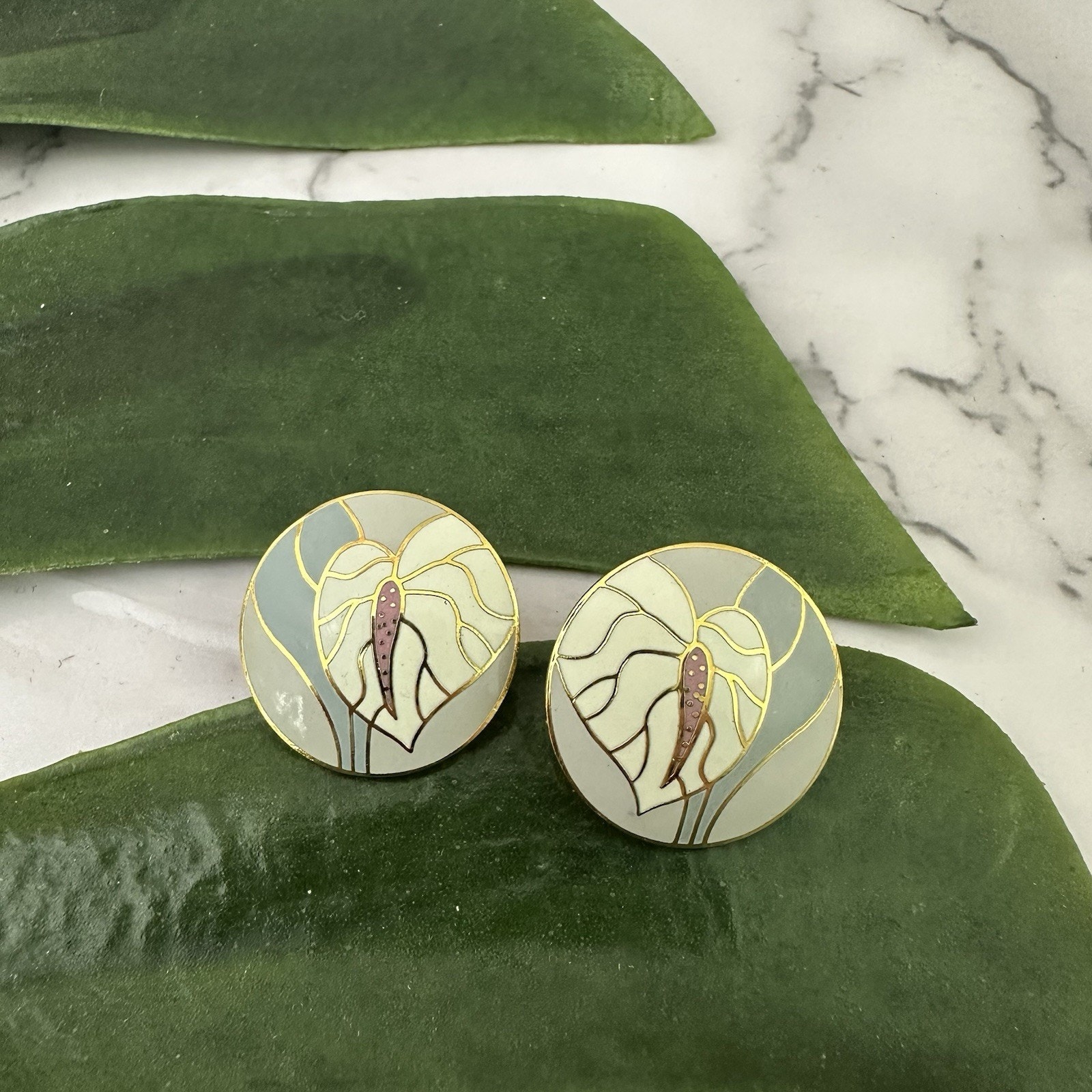Laurel Burch Vintage Antherium Earrings Gold White Floral Enamel Stud Round 24$
